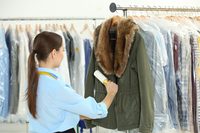 Апелляция частично удовлетворила иск из-за испорченной в химчистке куртки